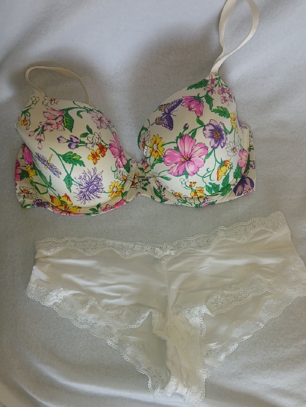 Victoria's Secret Cream Floral Underwire Bra with Lace Bikini M